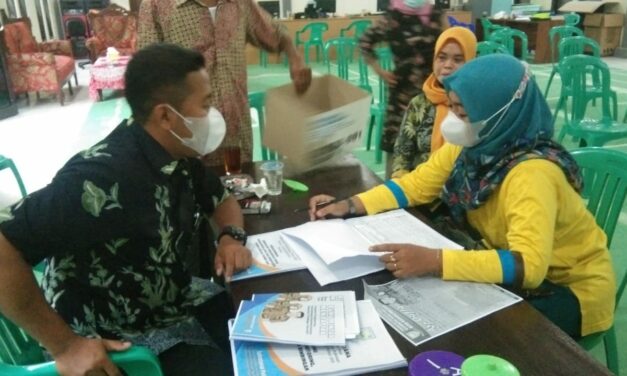 43 DARI 53 ORANG TELAH MENGEMBALIKAN FORMULIR PENGISIAN PERANGKAT DESA